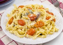 Piquant pasta with roasted cherry tomatoes and anchovies 